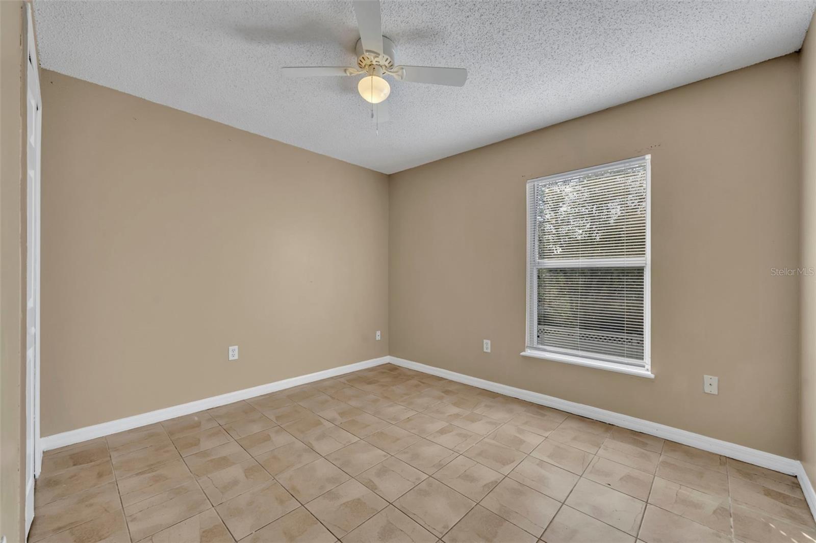 Image 31 of 38 For 204 Canterbury Court