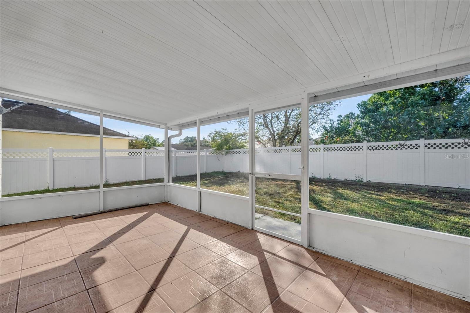 Image 34 of 38 For 204 Canterbury Court