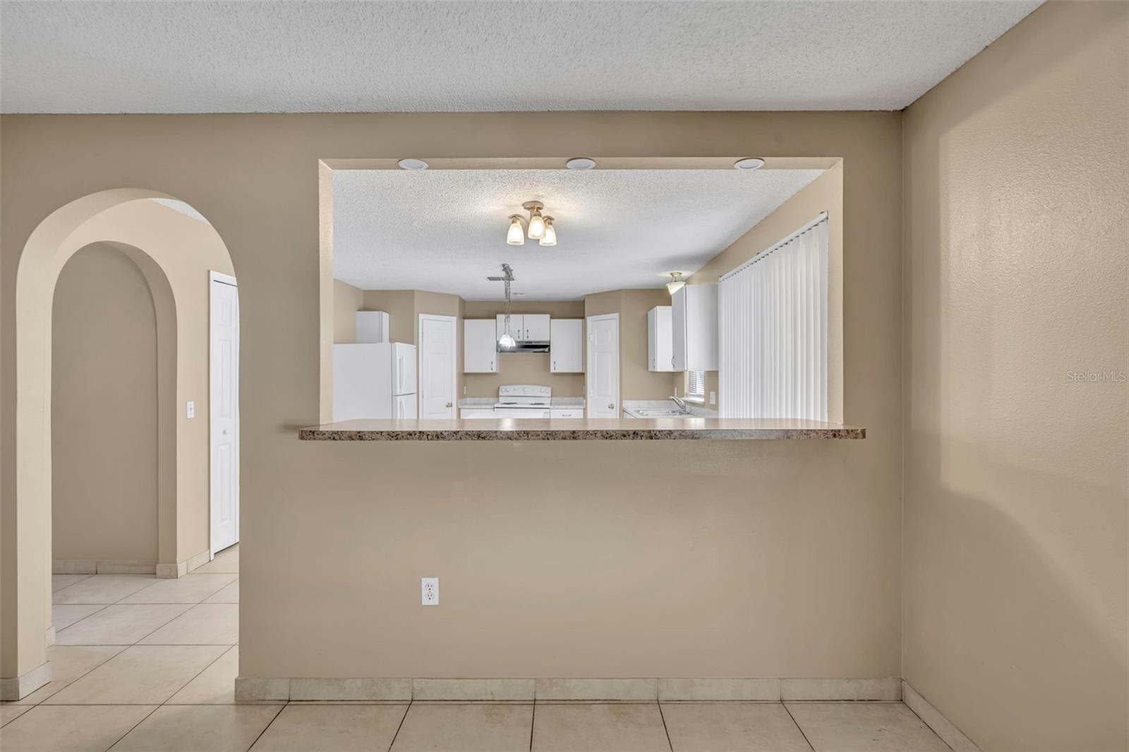 Image 9 of 38 For 204 Canterbury Court