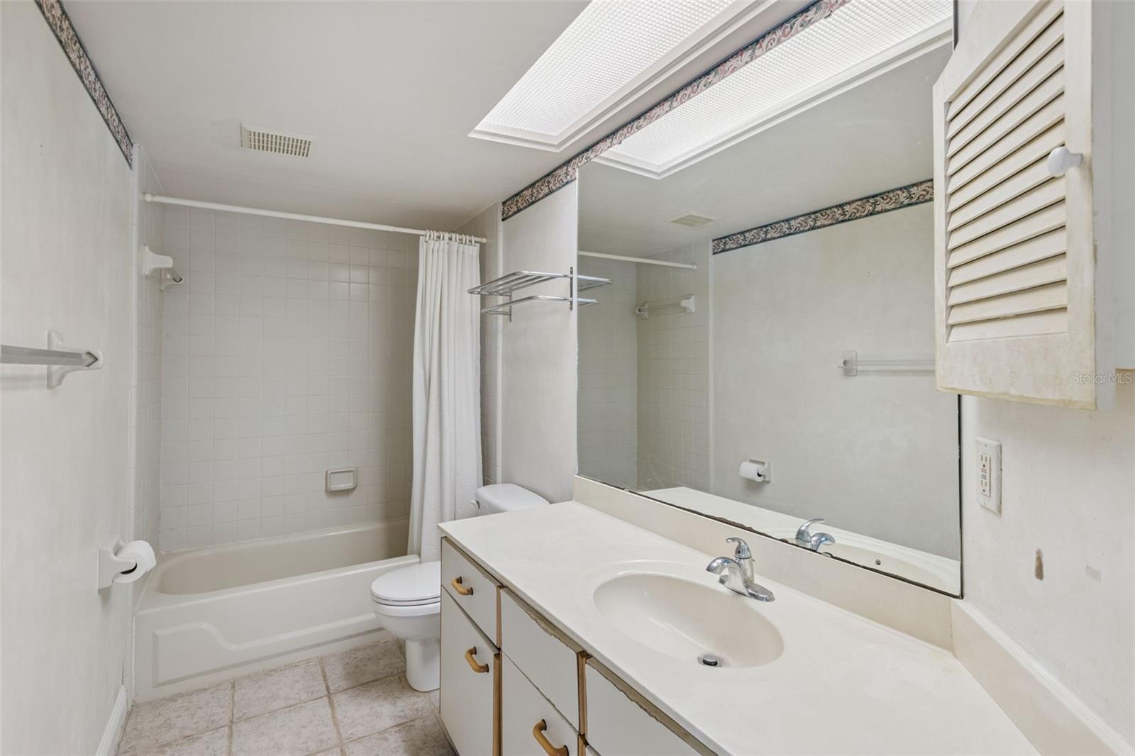 Image 8 of 12 For 300 Shadowbay Boulevard 204