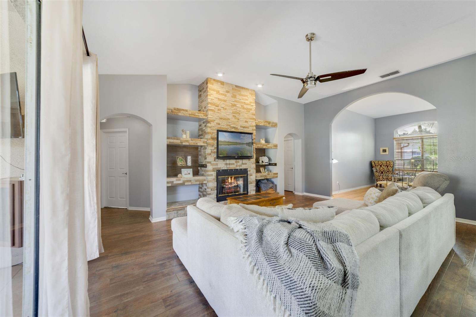 Image 4 of 30 For 14301 Roxshire Drive