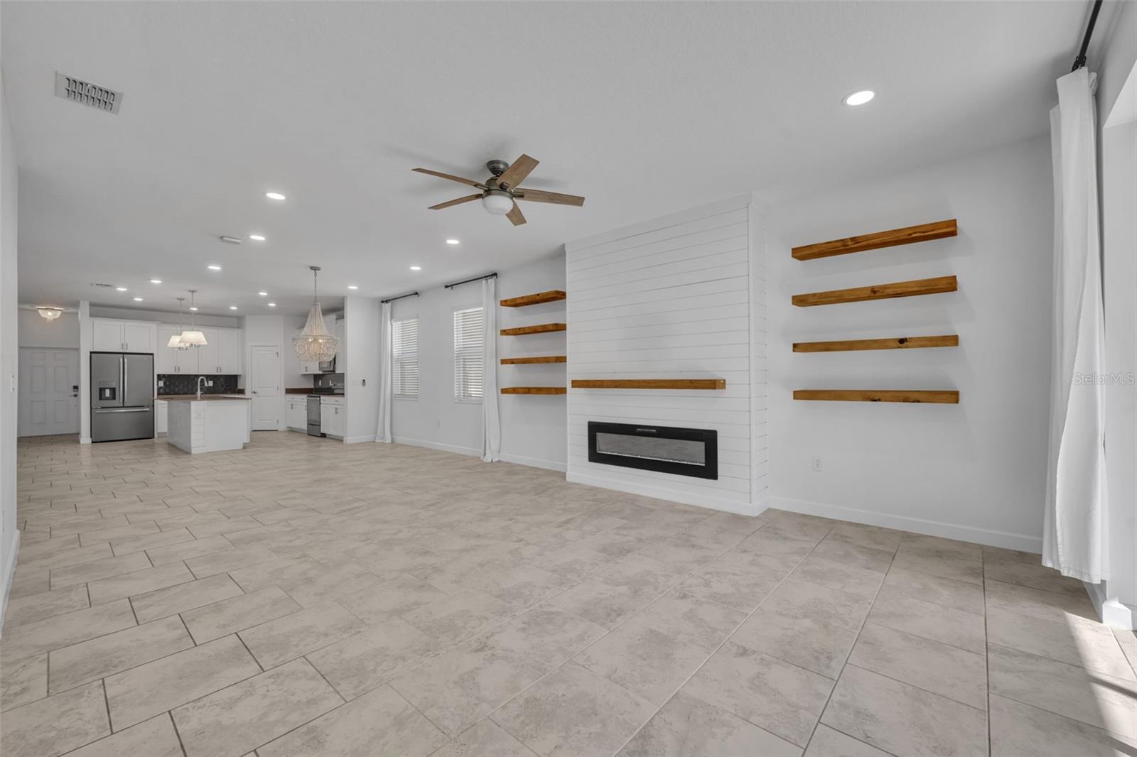 Image 16 of 33 For 1448 Rushing Rapids Way