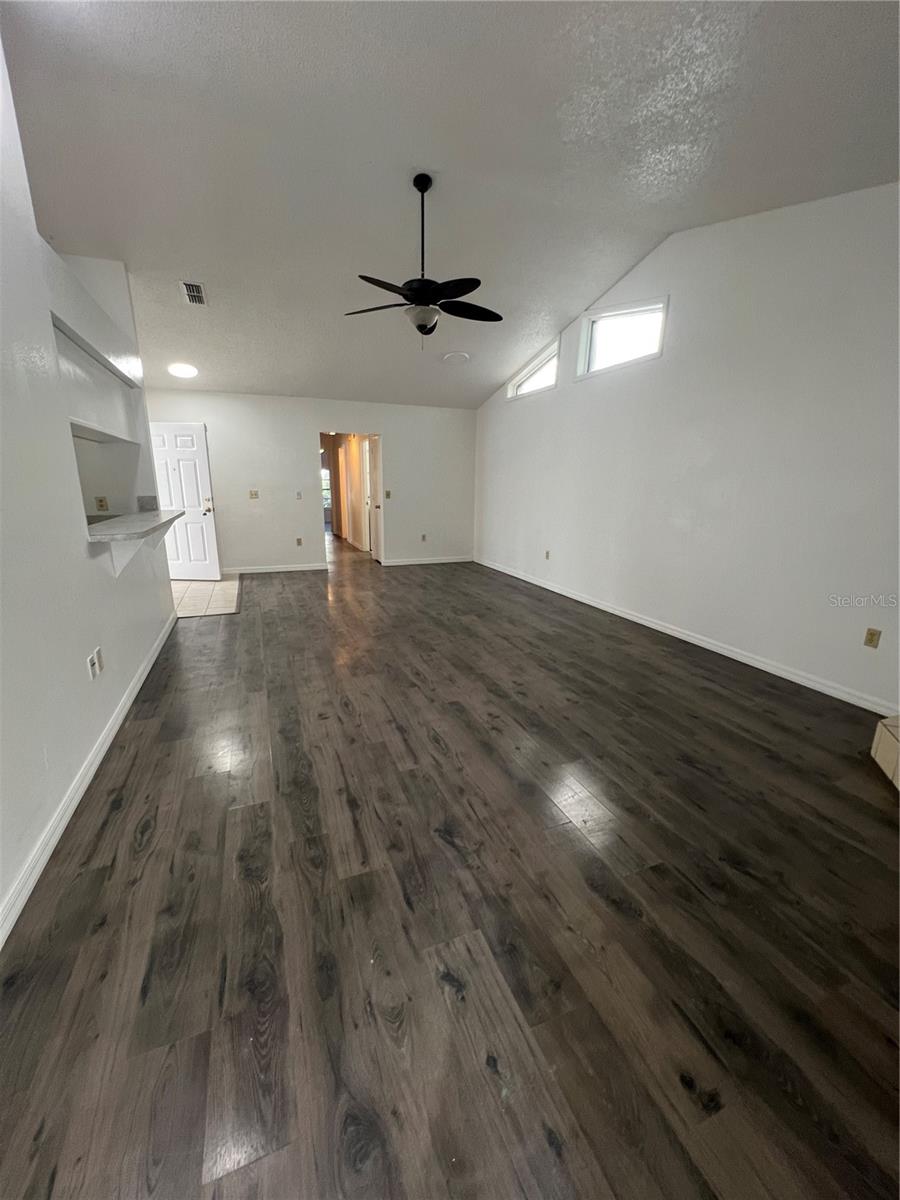 Image 10 of 31 For 667 Lake Dexter Circle