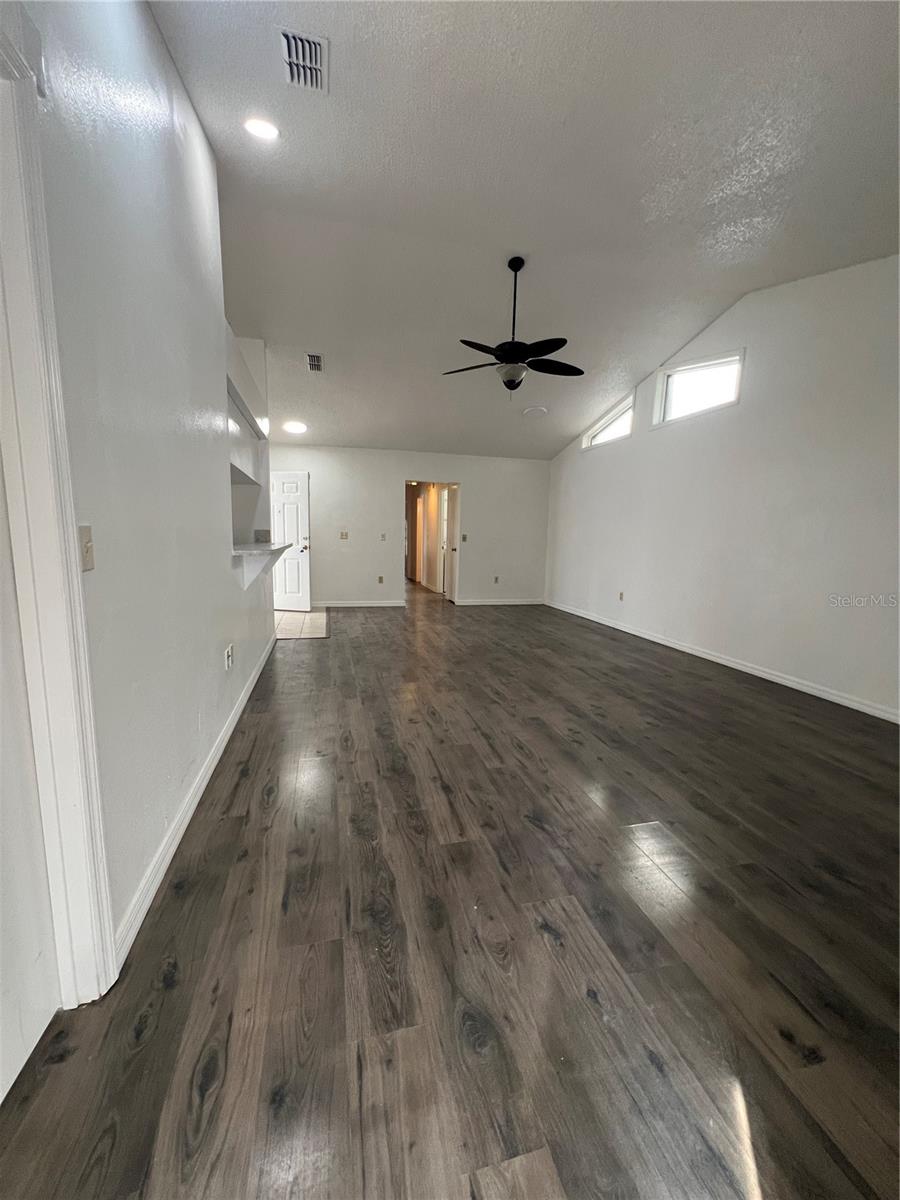 Image 13 of 31 For 667 Lake Dexter Circle