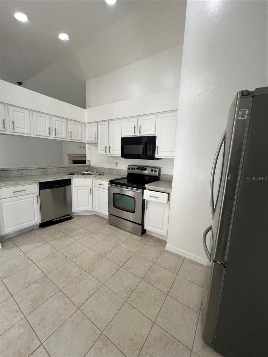 Image 16 of 31 For 667 Lake Dexter Circle