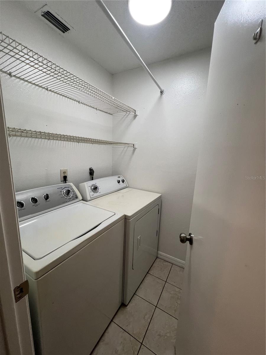 Image 17 of 31 For 667 Lake Dexter Circle