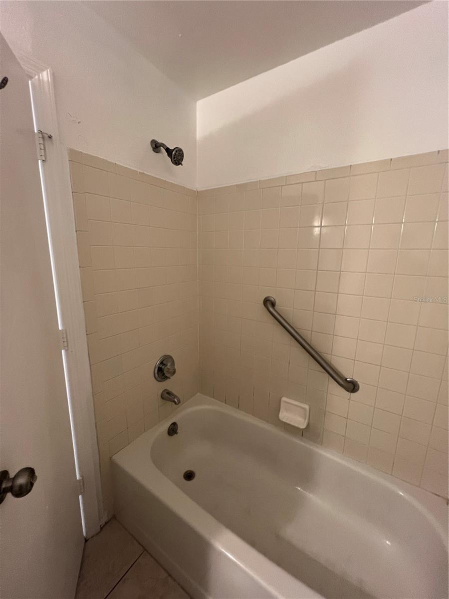 Image 20 of 31 For 667 Lake Dexter Circle