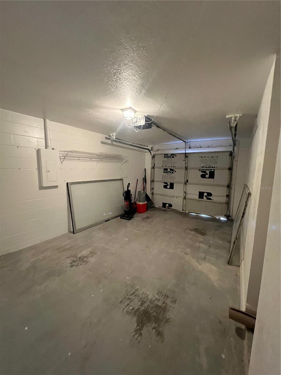 Image 23 of 31 For 667 Lake Dexter Circle