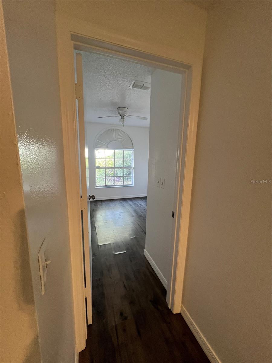 Image 24 of 31 For 667 Lake Dexter Circle