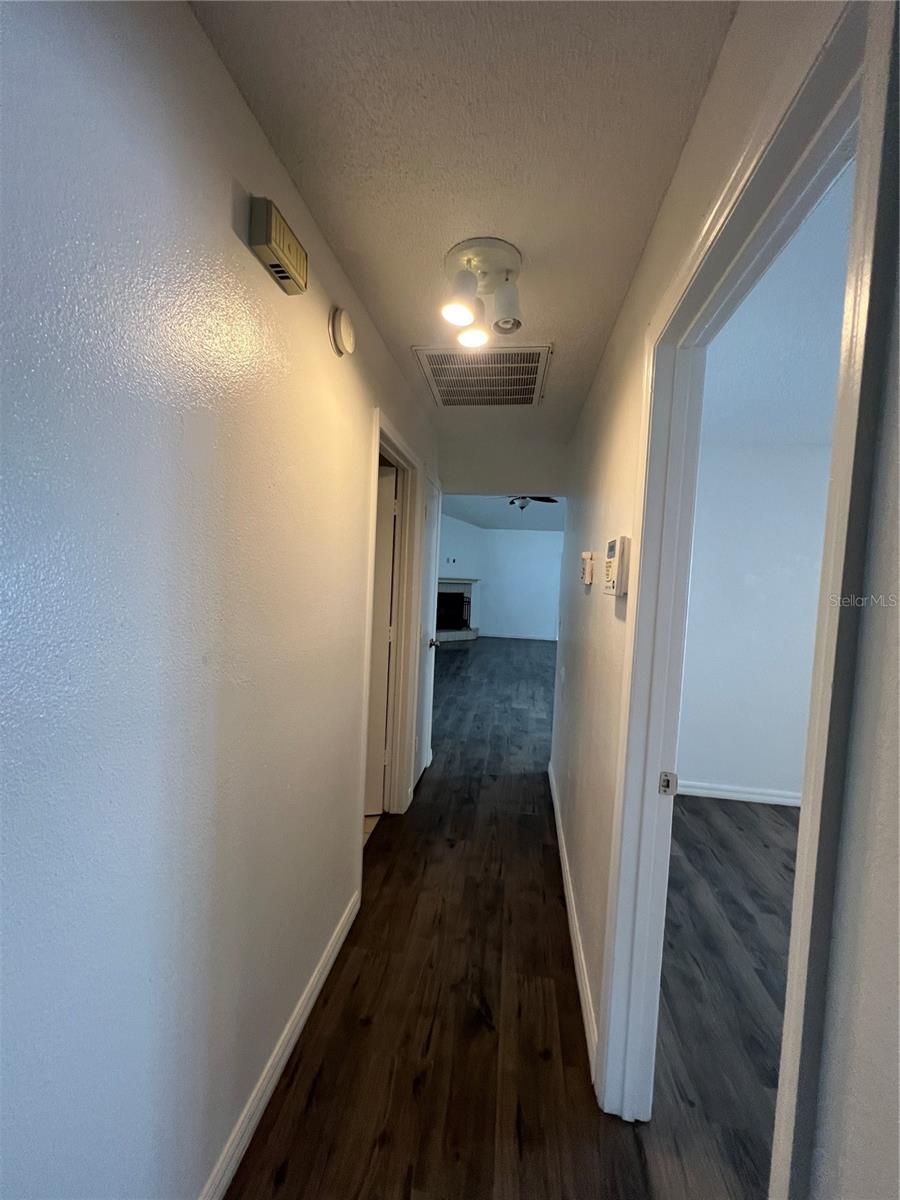 Image 25 of 31 For 667 Lake Dexter Circle