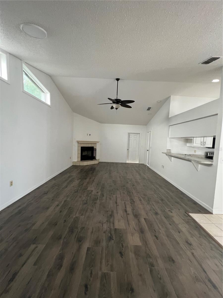 Image 27 of 31 For 667 Lake Dexter Circle