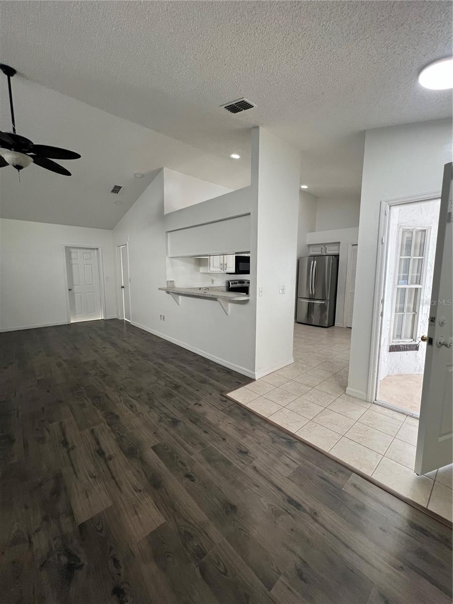 Image 28 of 31 For 667 Lake Dexter Circle