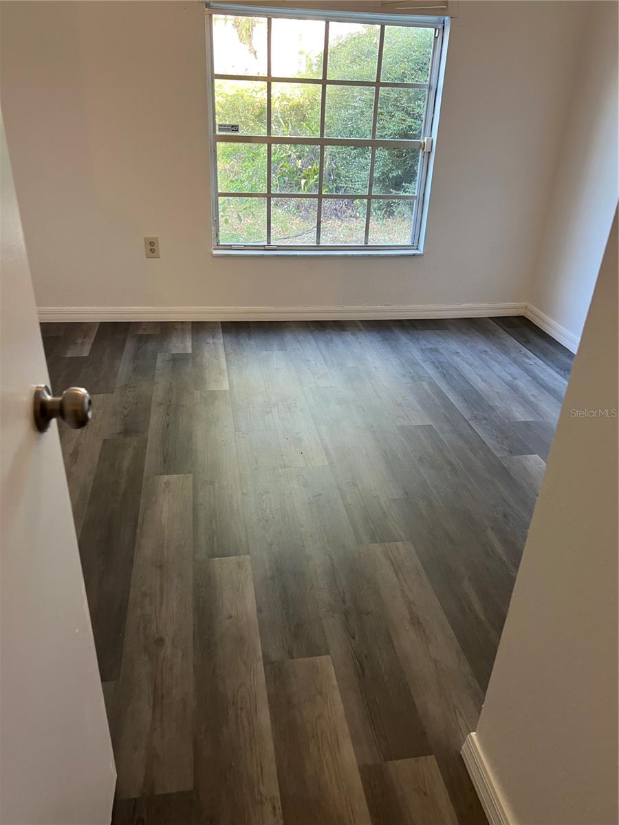 Image 29 of 31 For 667 Lake Dexter Circle