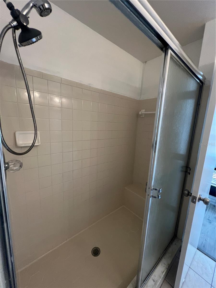 Image 7 of 31 For 667 Lake Dexter Circle