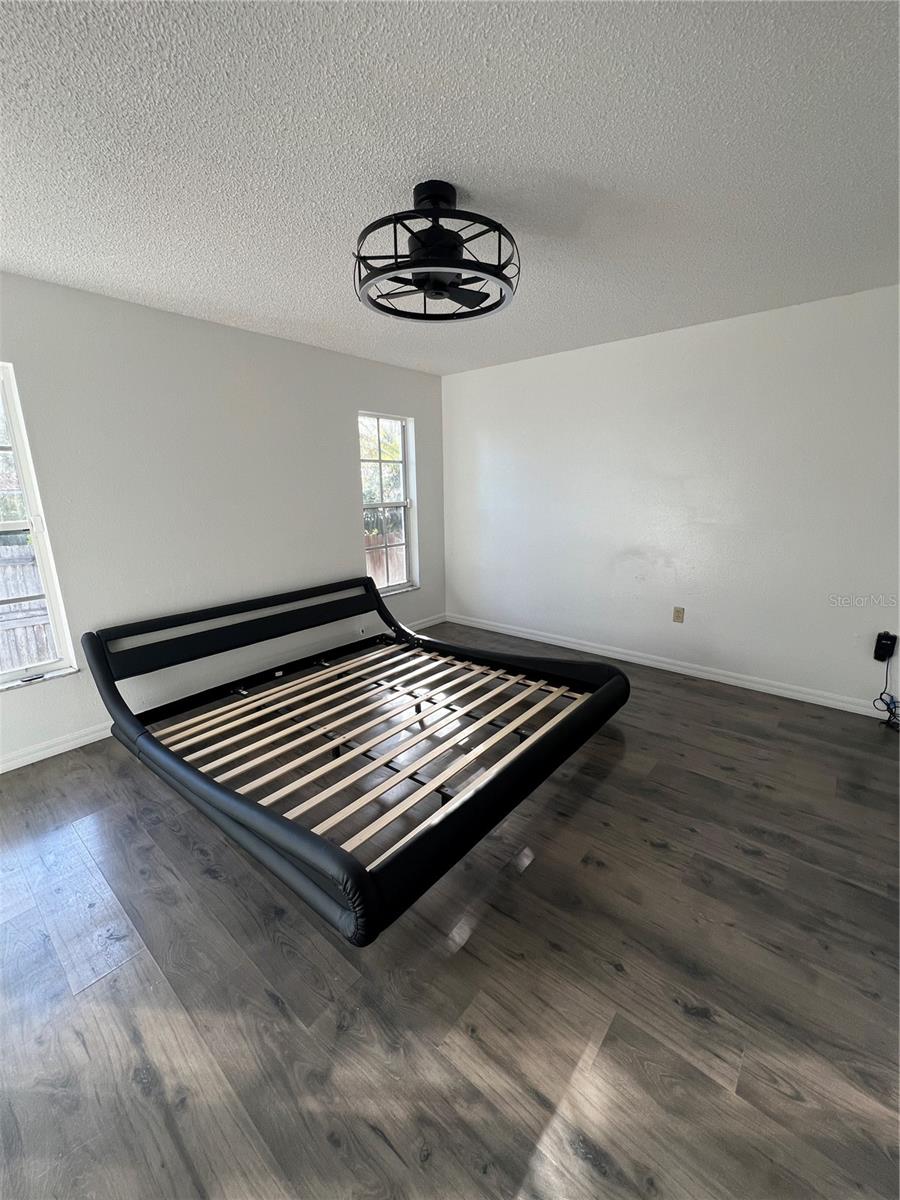 Image 9 of 31 For 667 Lake Dexter Circle