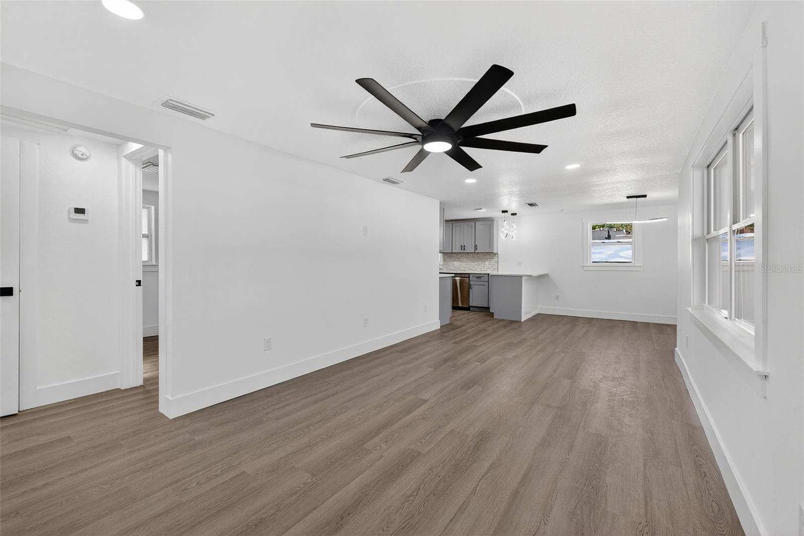 Image 12 of 83 For 2409 Garbelia Avenue