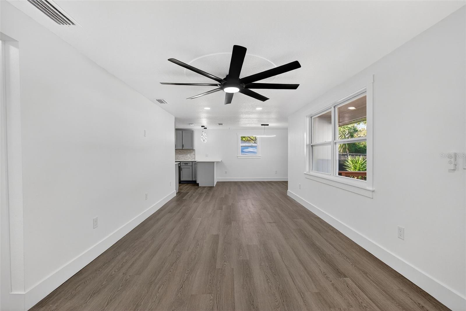 Image 14 of 83 For 2409 Garbelia Avenue