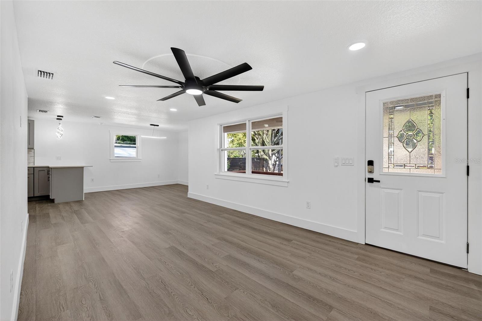 Image 16 of 83 For 2409 Garbelia Avenue