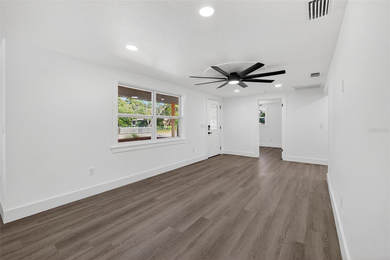 Image 17 of 83 For 2409 Garbelia Avenue