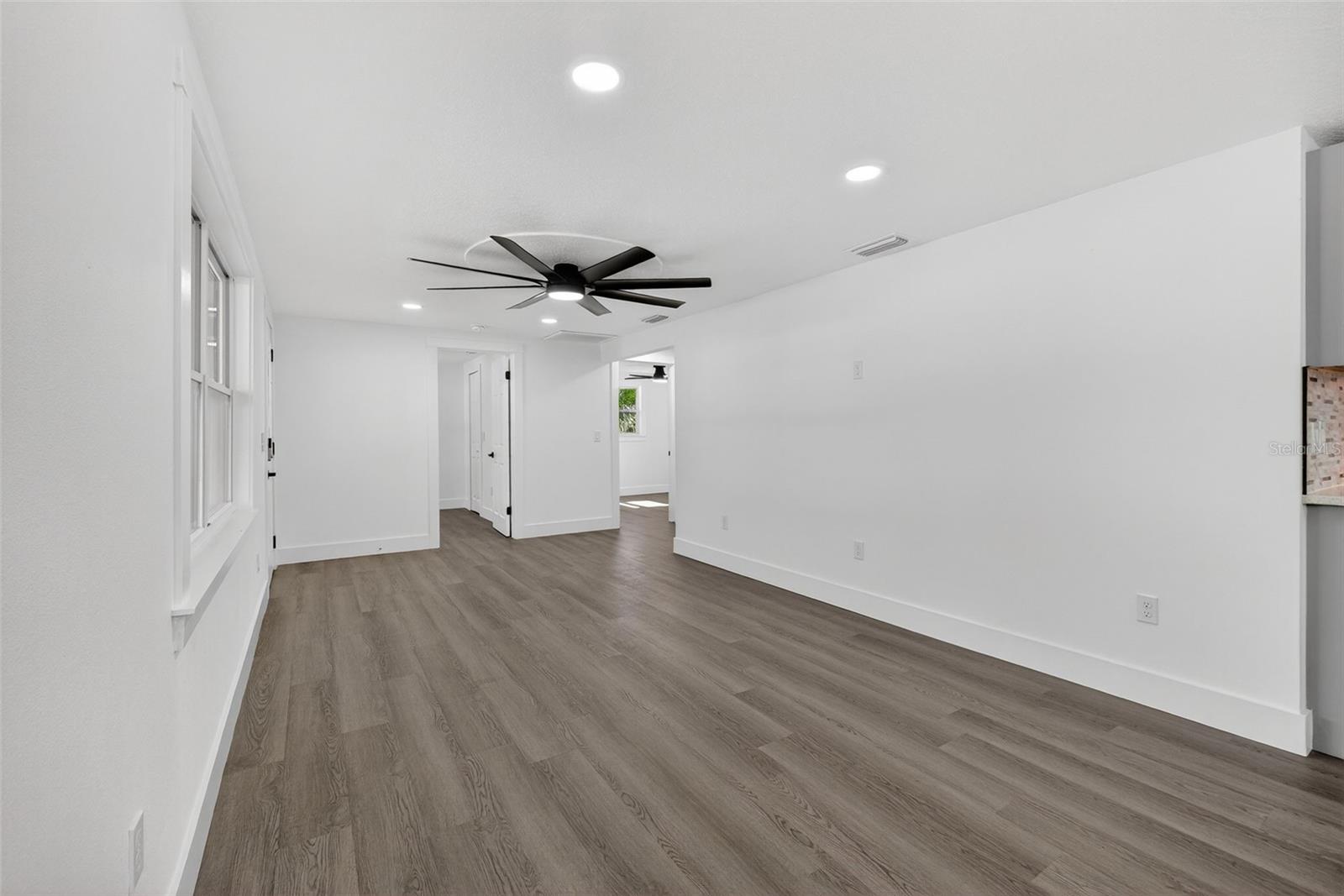 Image 21 of 83 For 2409 Garbelia Avenue