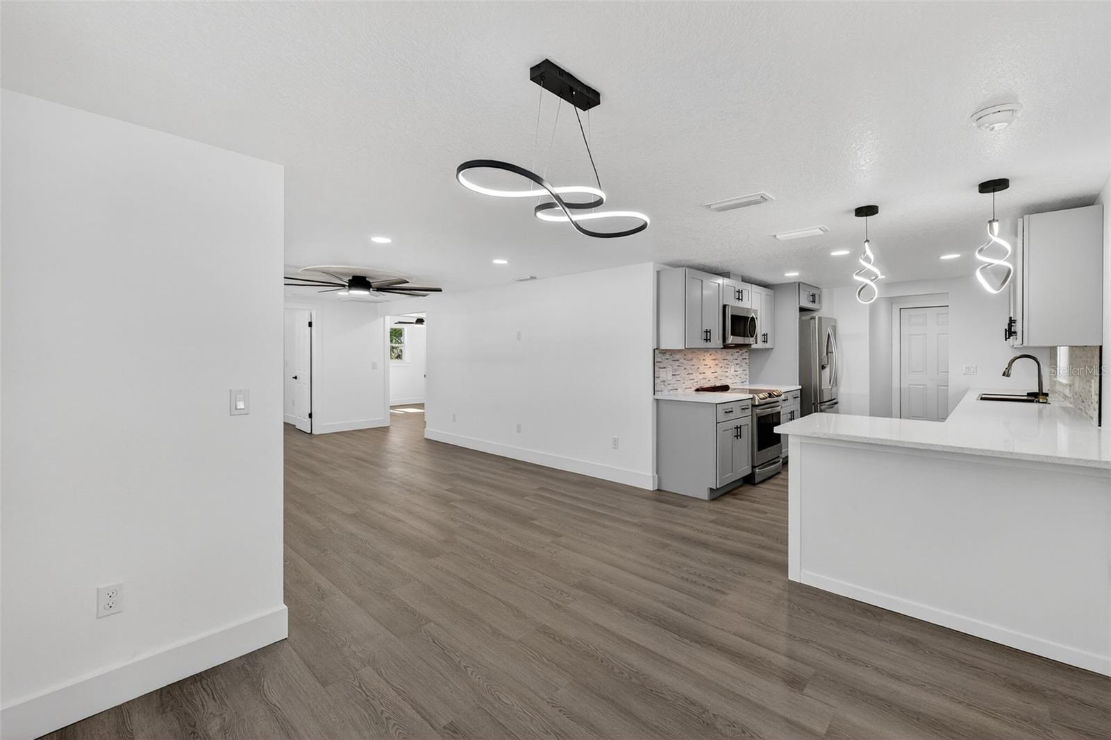 Image 26 of 83 For 2409 Garbelia Avenue