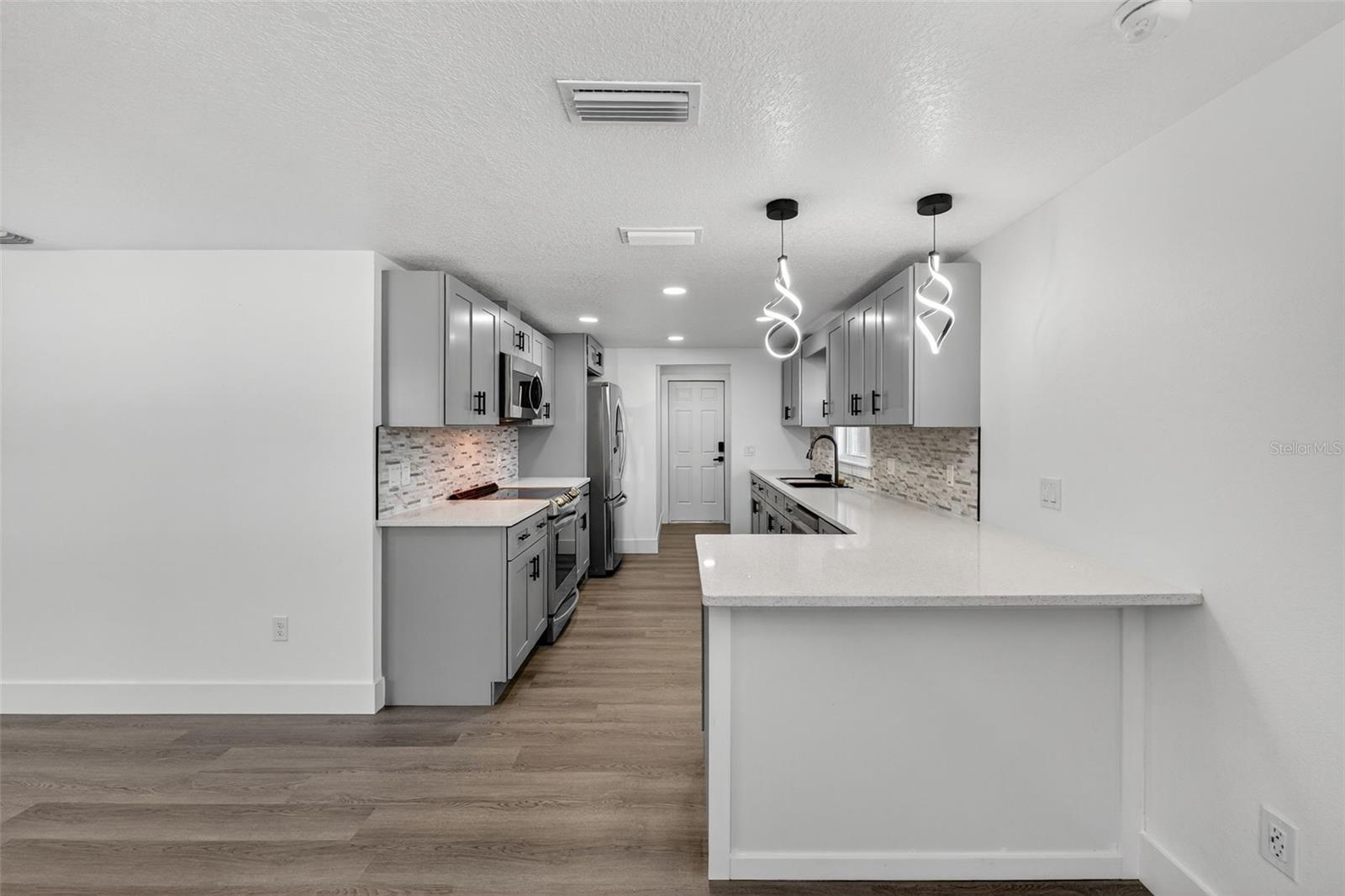 Image 27 of 83 For 2409 Garbelia Avenue