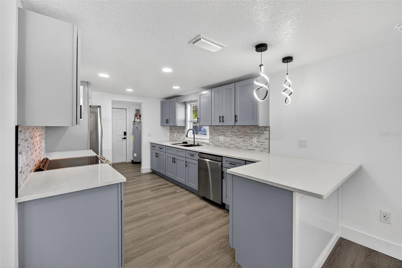 Image 28 of 83 For 2409 Garbelia Avenue