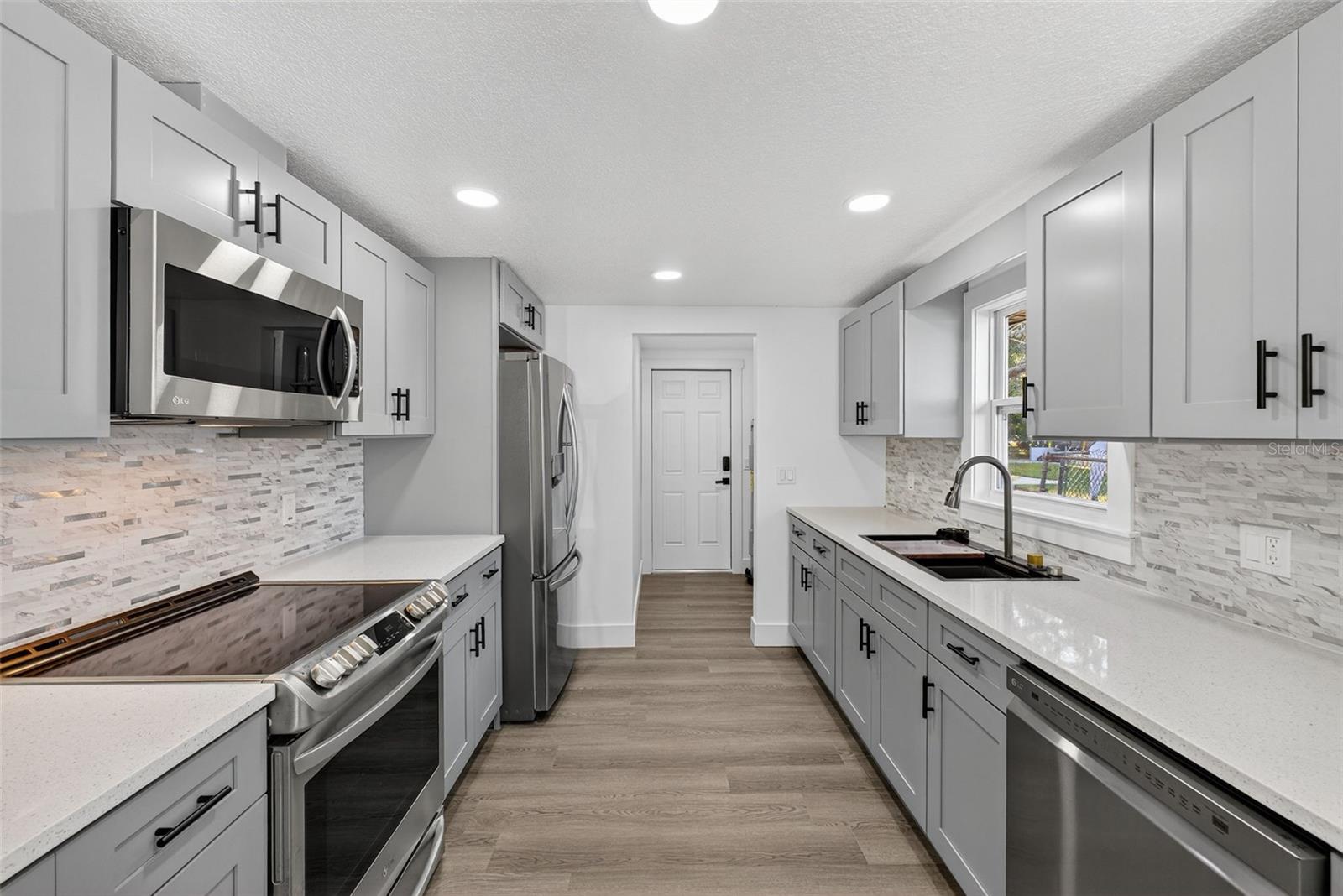 Image 29 of 83 For 2409 Garbelia Avenue