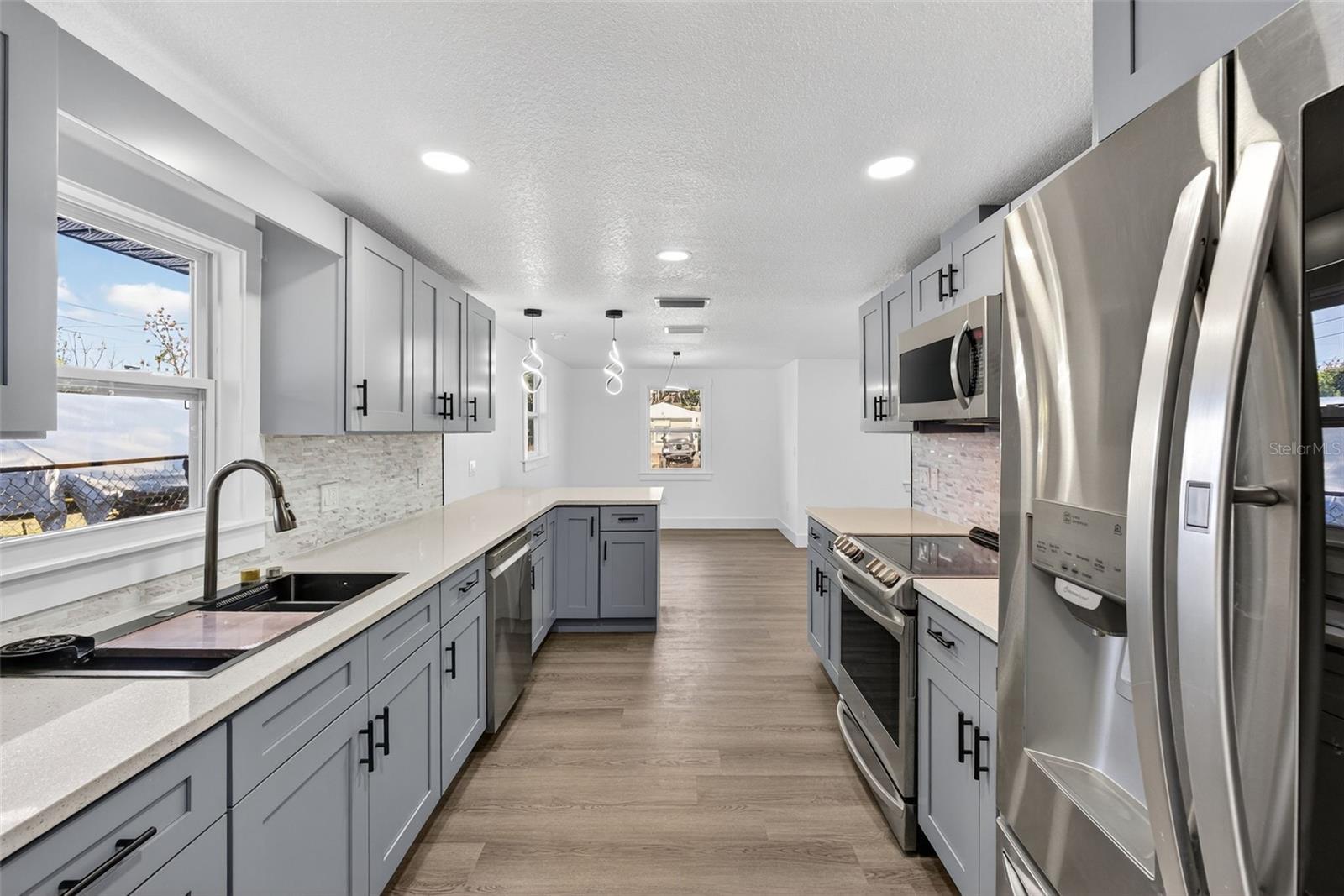 Image 32 of 83 For 2409 Garbelia Avenue