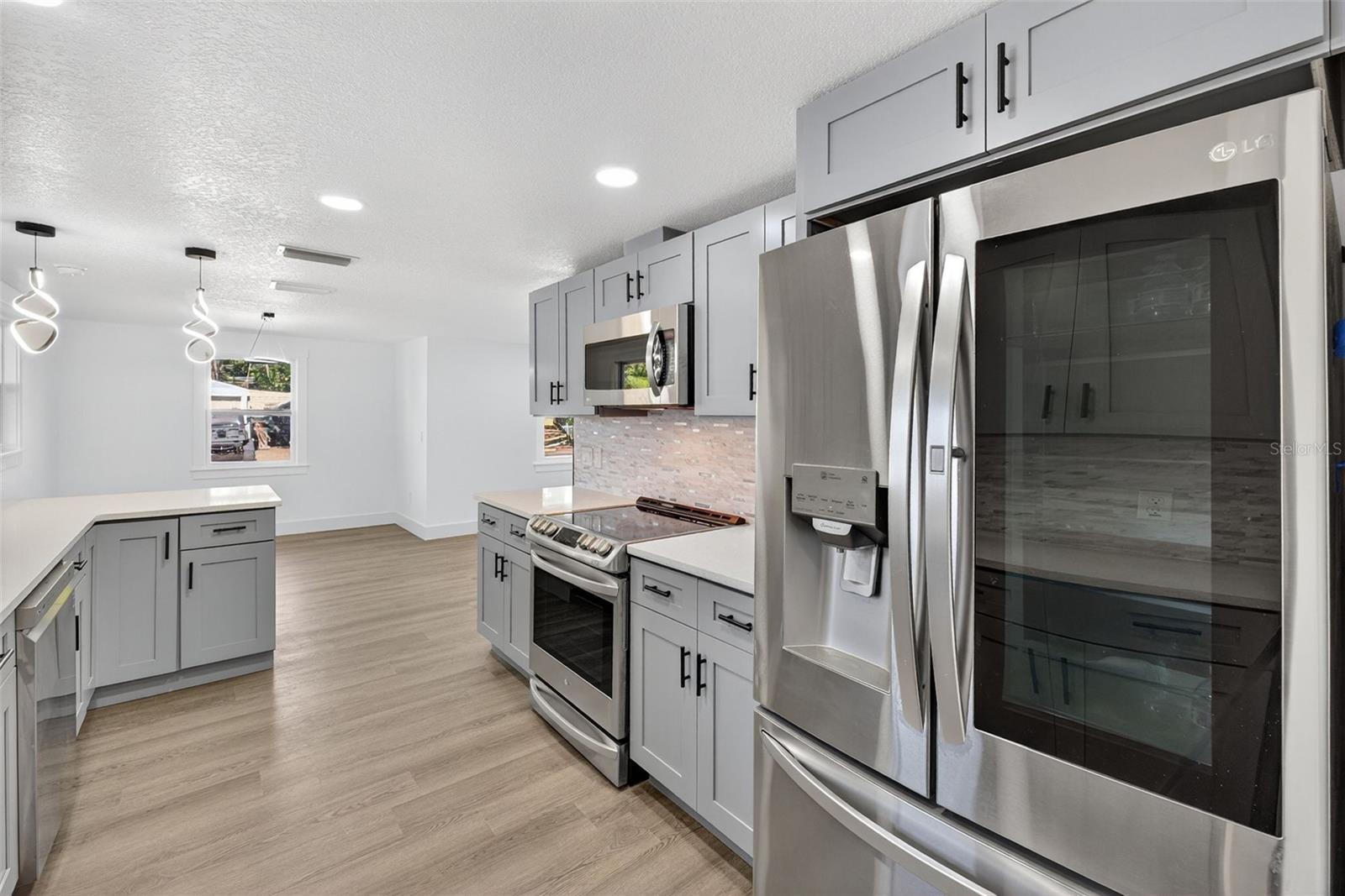 Image 34 of 83 For 2409 Garbelia Avenue