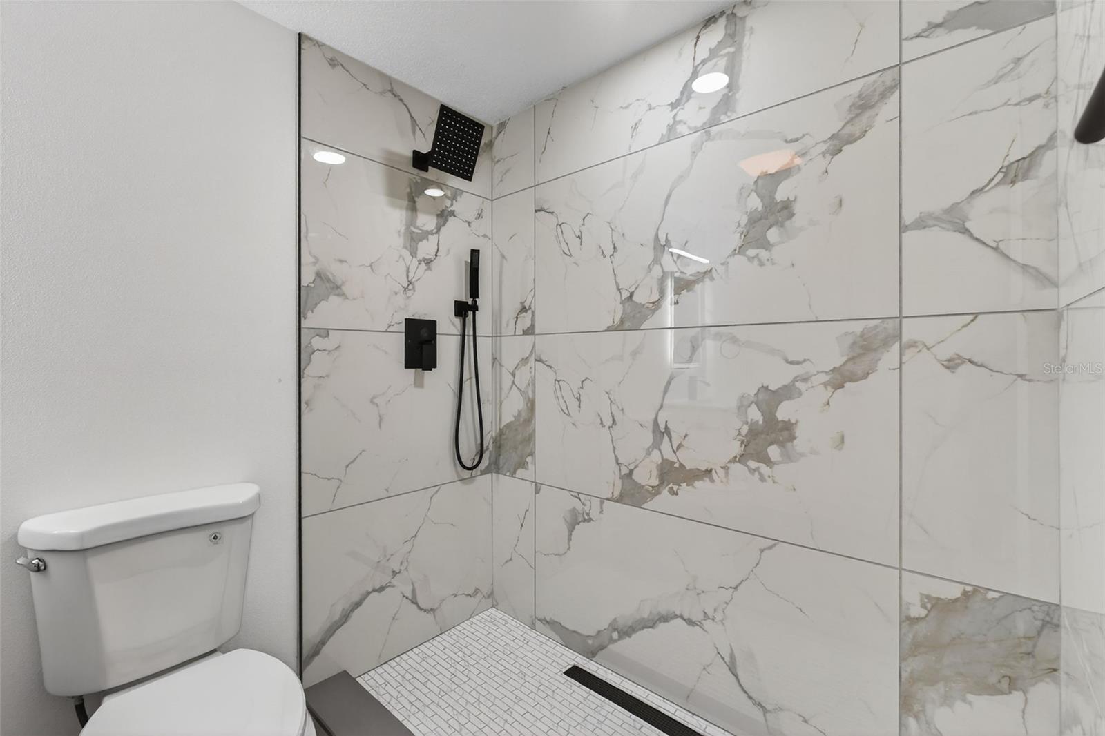 Image 42 of 83 For 2409 Garbelia Avenue