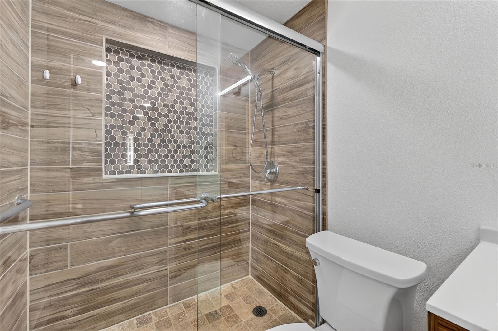 Image 50 of 83 For 2409 Garbelia Avenue