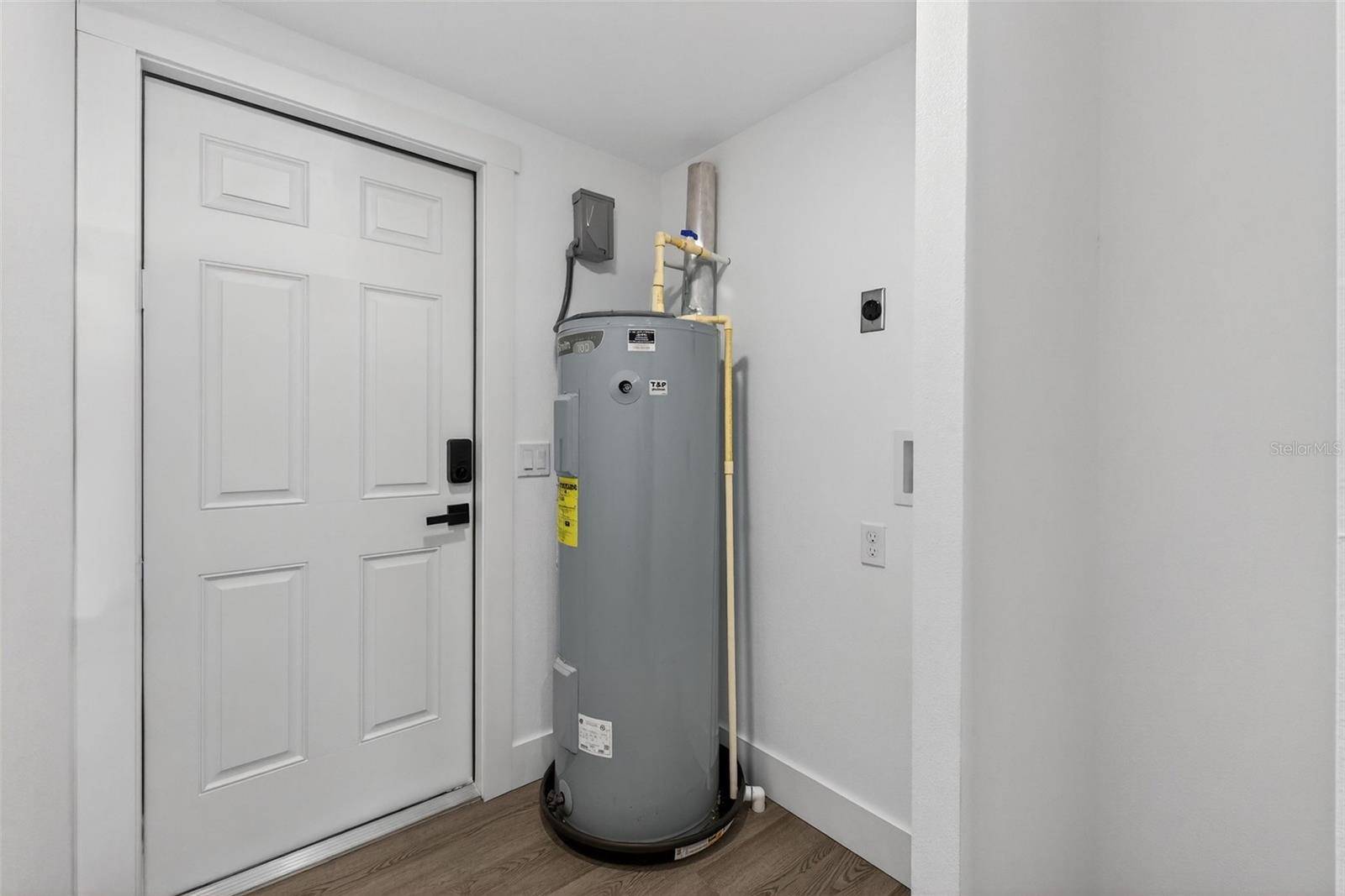 Image 56 of 83 For 2409 Garbelia Avenue