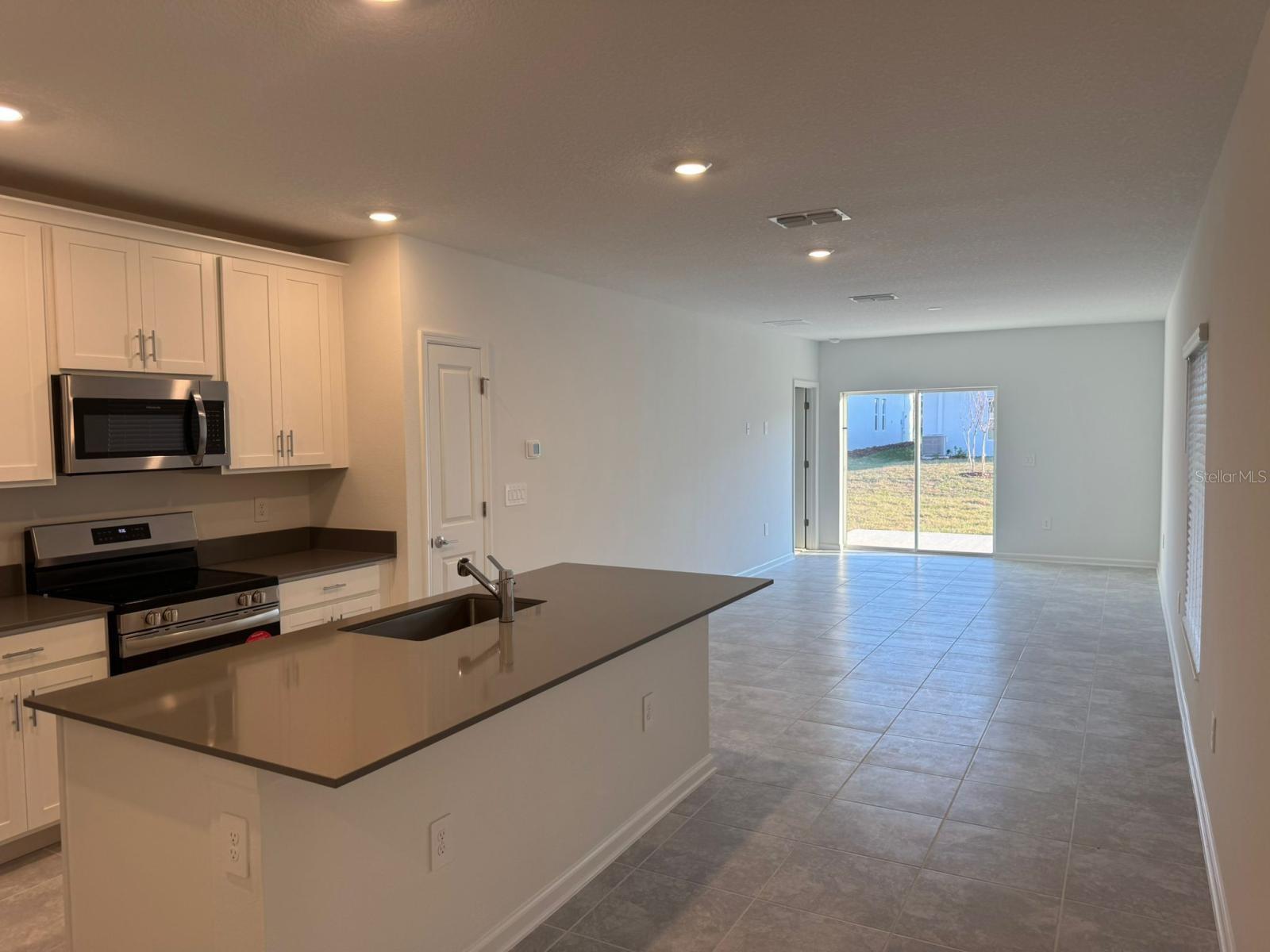 Image 7 of 17 For 2761 Armstrong Avenue