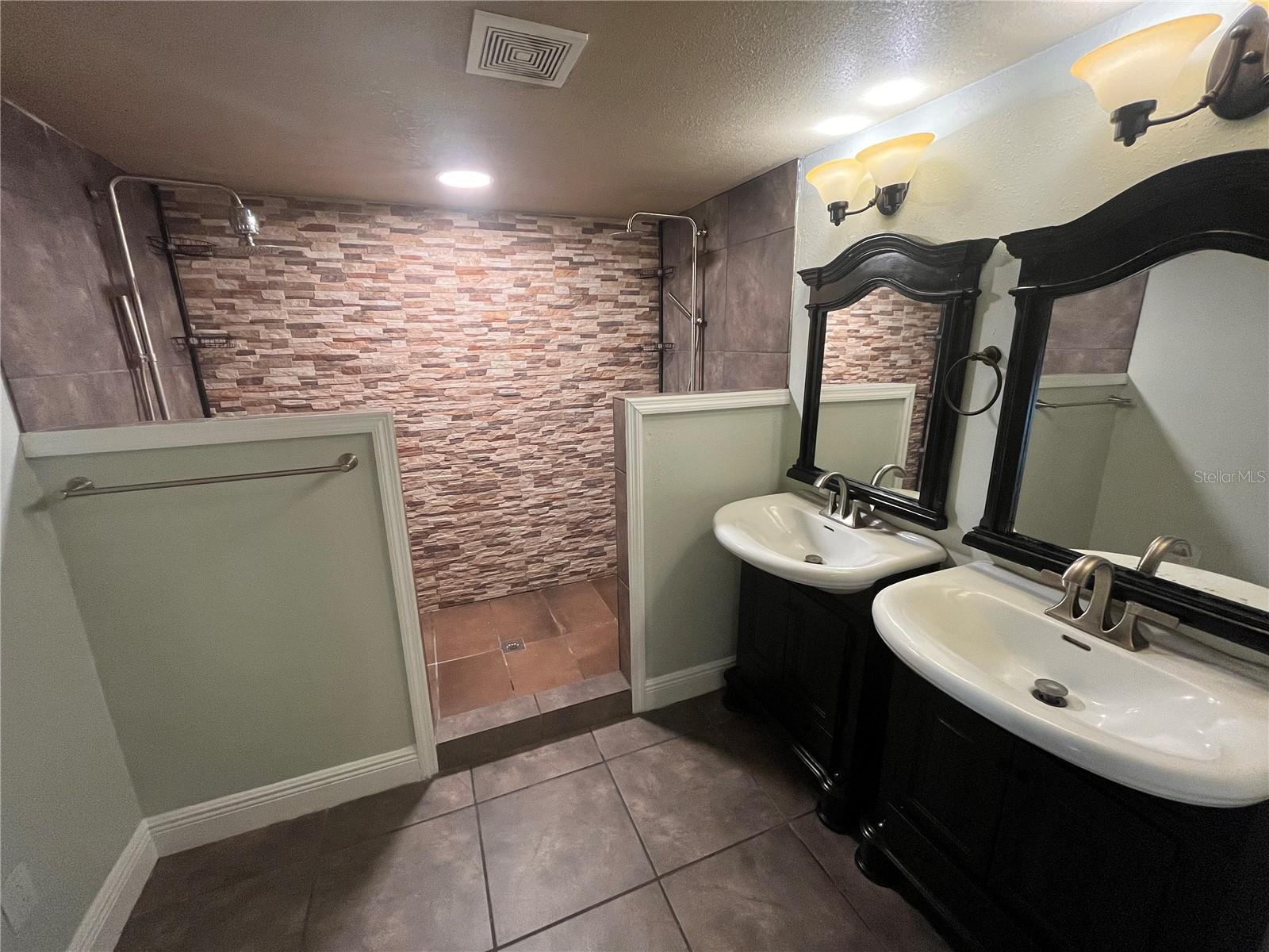 Image 18 of 27 For 230 Center Street