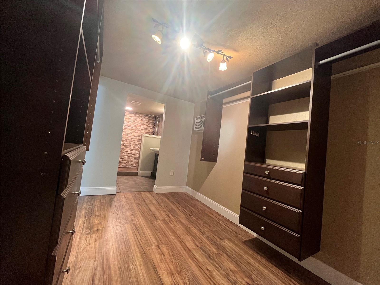 Image 19 of 27 For 230 Center Street