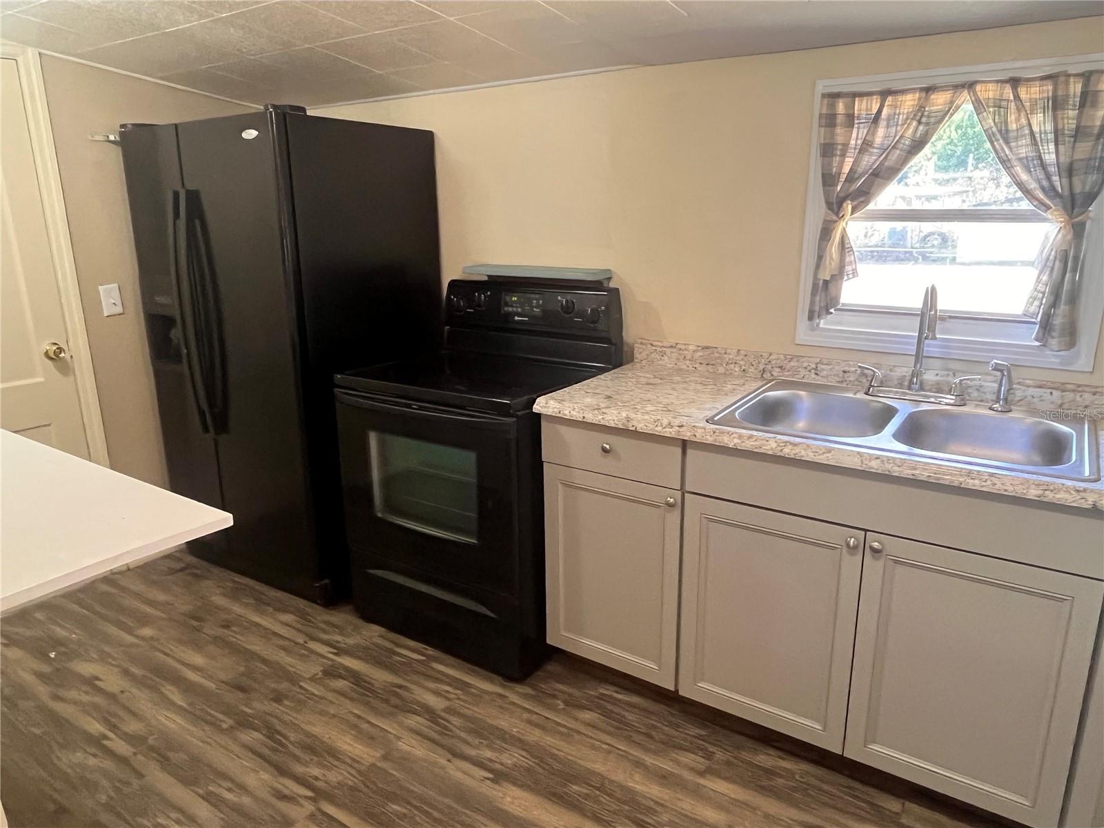 Image 24 of 27 For 230 Center Street