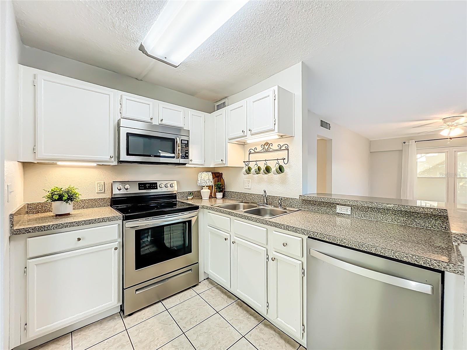 Image 21 of 50 For 1100 Delaney Avenue E15