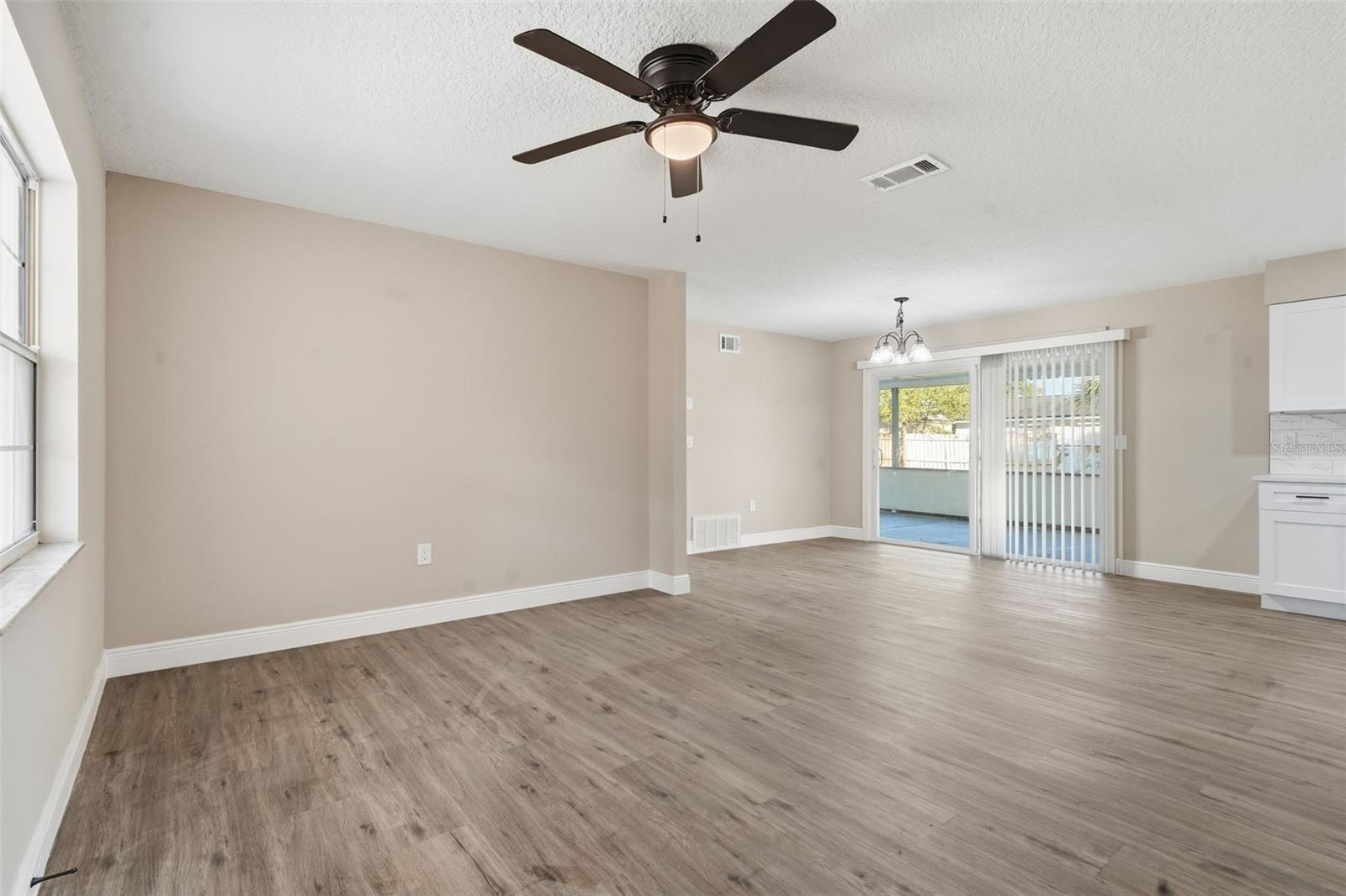 Image 10 of 52 For 843 Forester Avenue