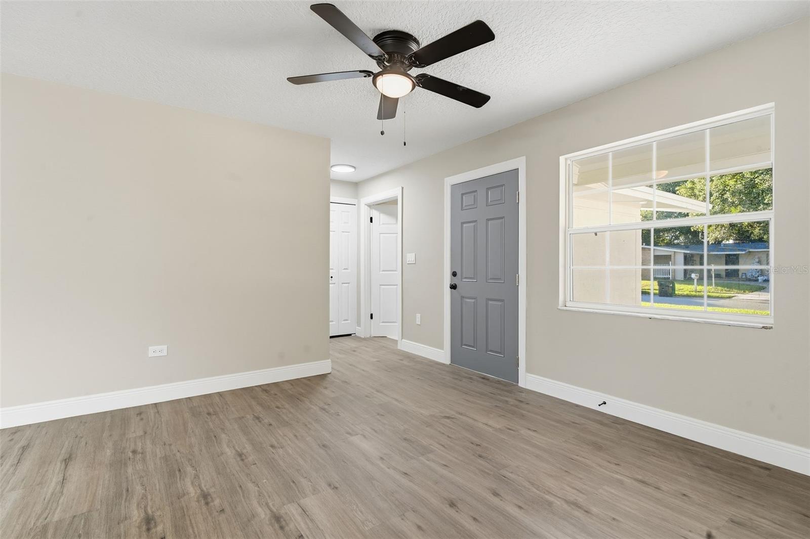 Image 14 of 52 For 843 Forester Avenue