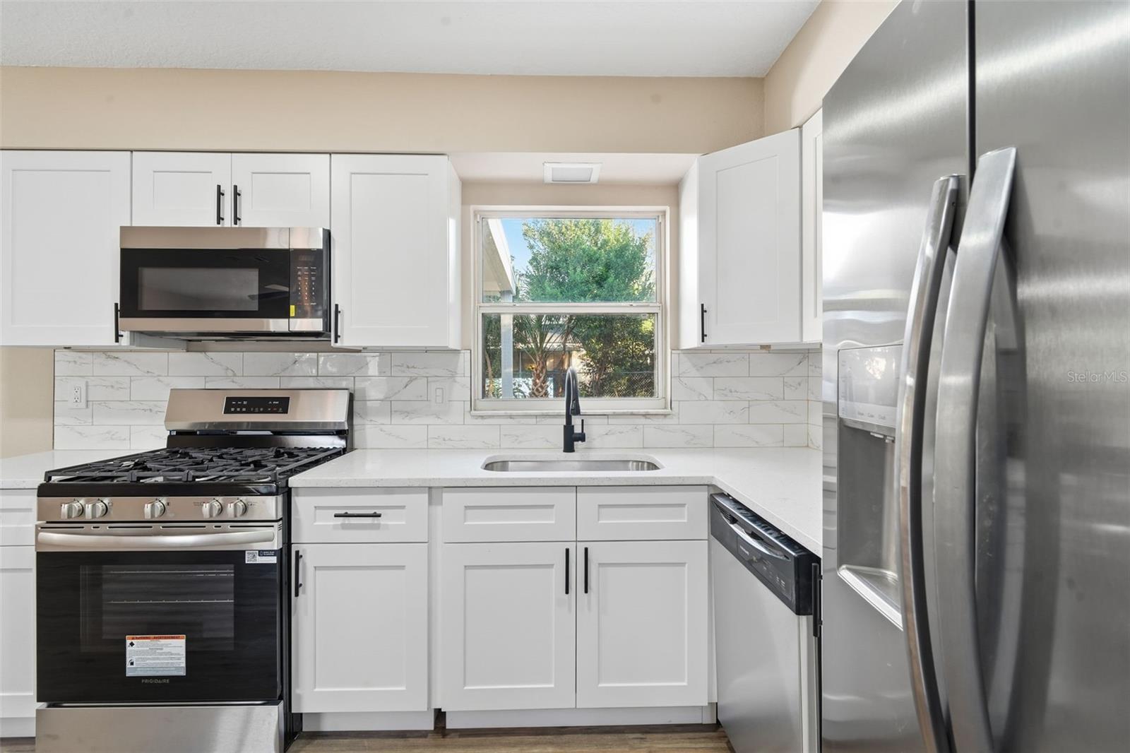 Image 15 of 52 For 843 Forester Avenue