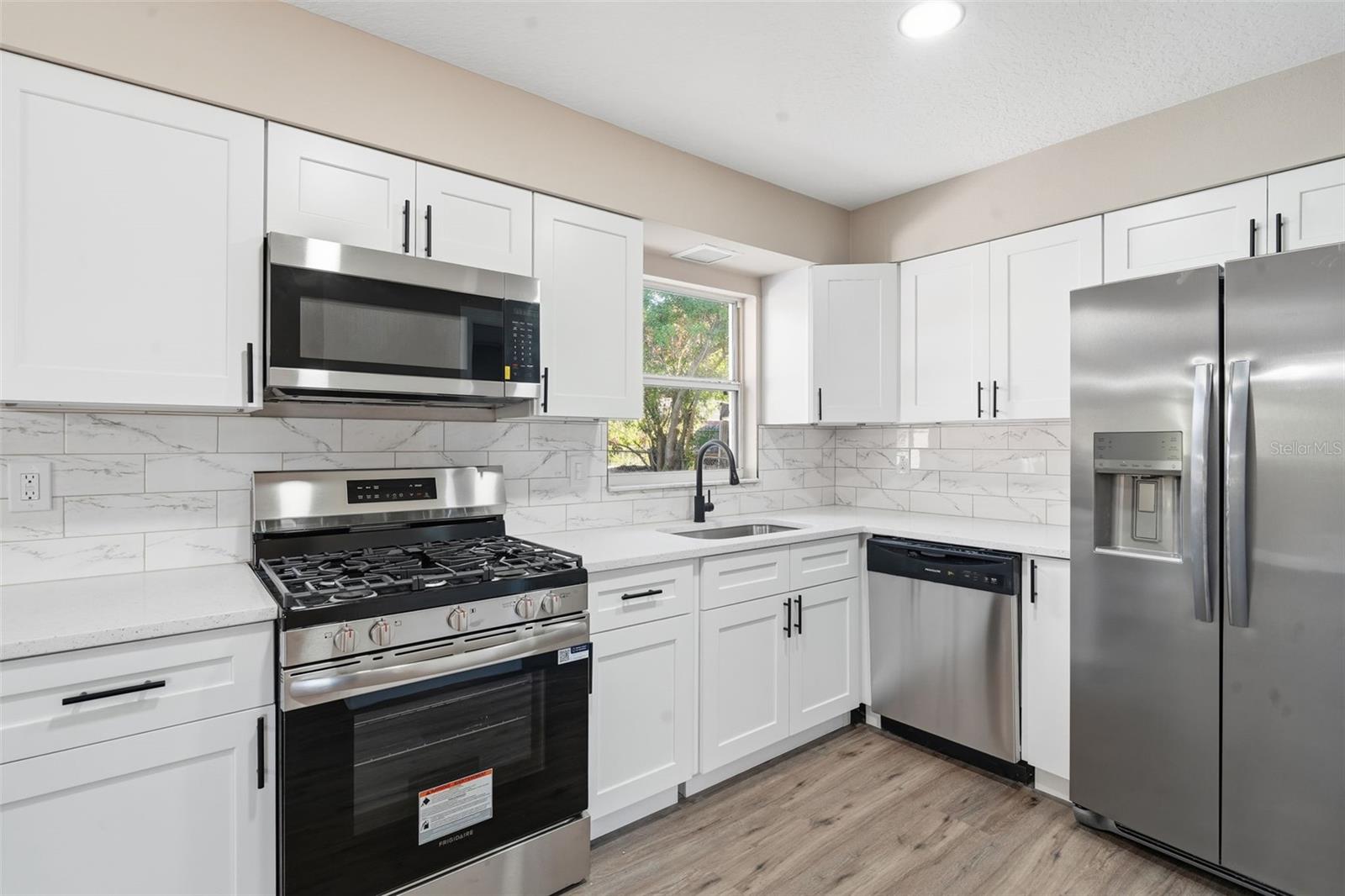 Image 16 of 52 For 843 Forester Avenue