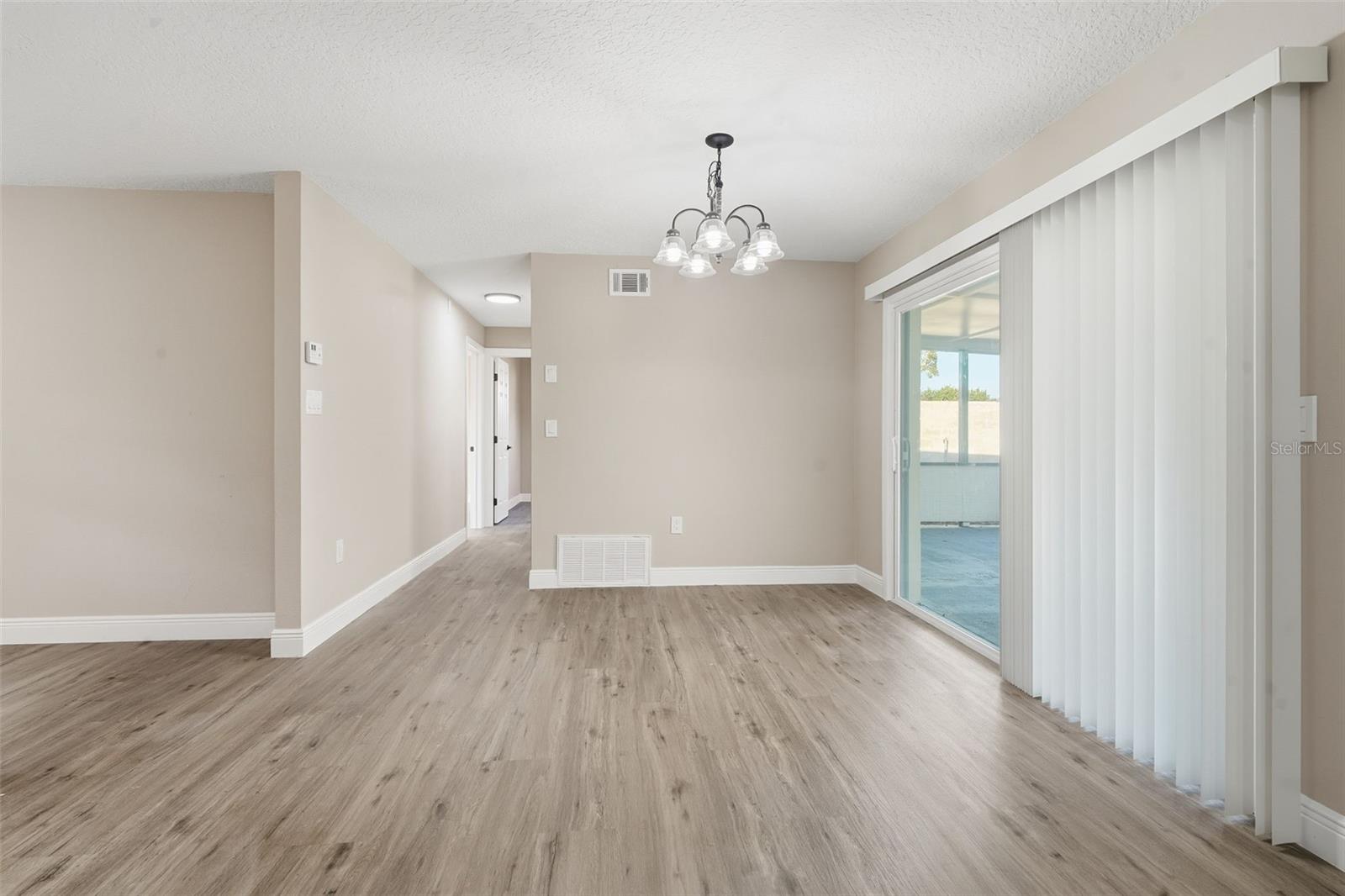 Image 22 of 52 For 843 Forester Avenue