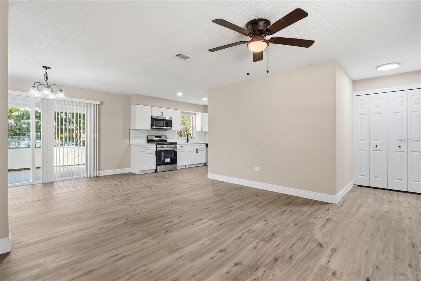 Image 24 of 52 For 843 Forester Avenue