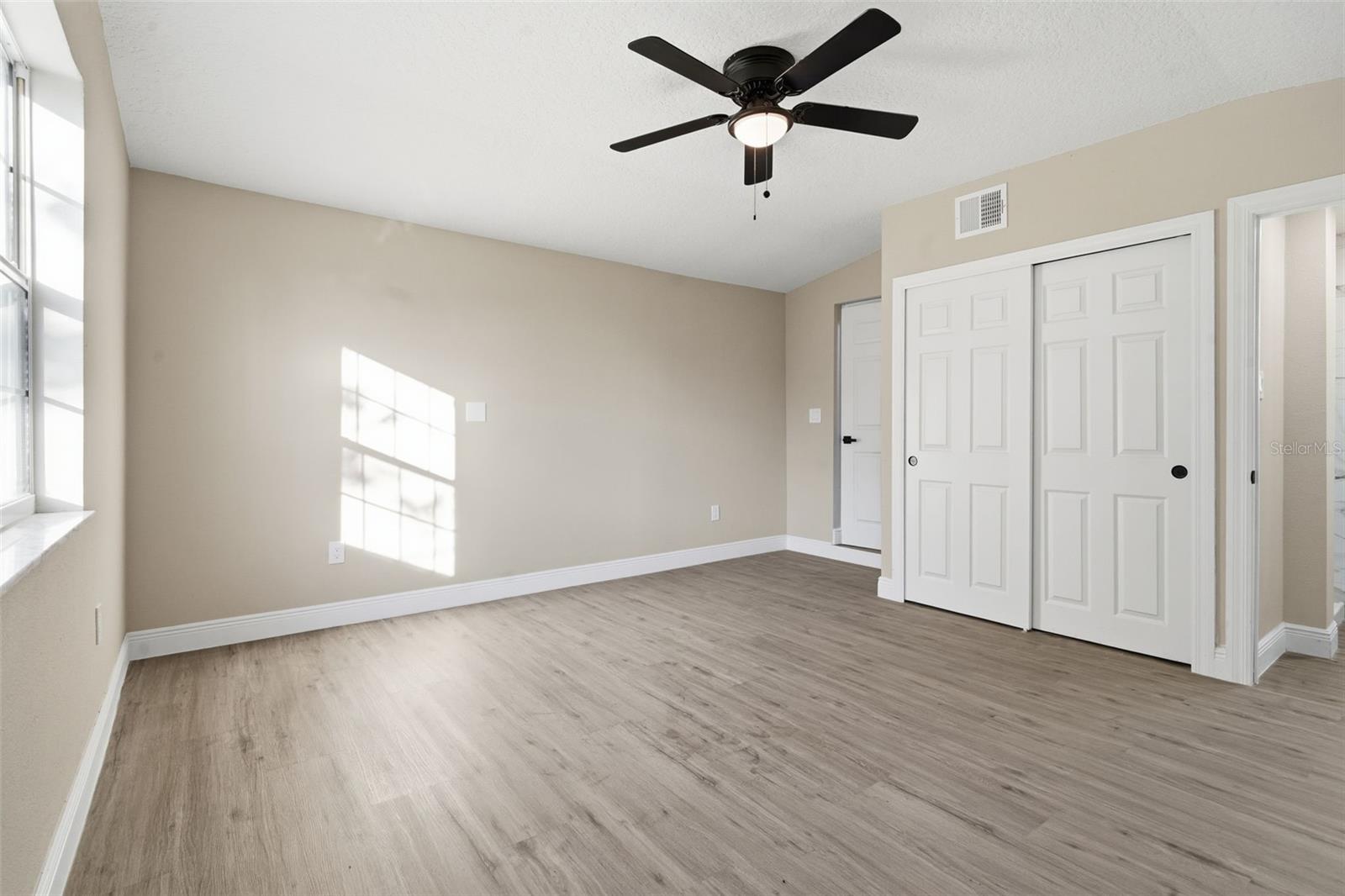 Image 27 of 52 For 843 Forester Avenue