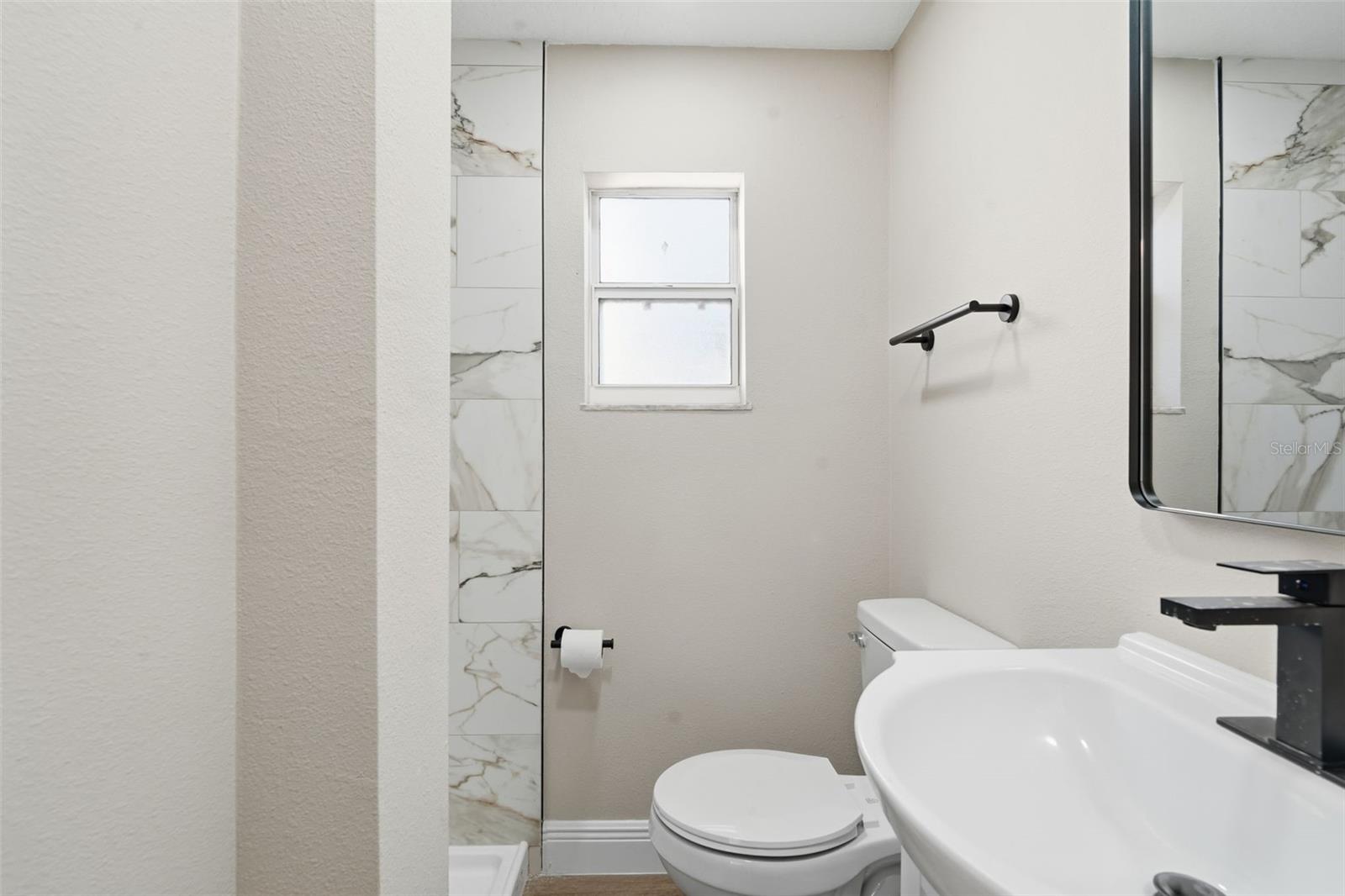 Image 33 of 52 For 843 Forester Avenue