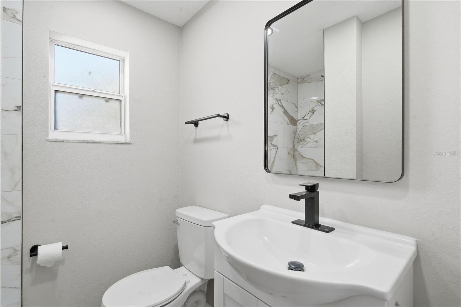 Image 34 of 52 For 843 Forester Avenue