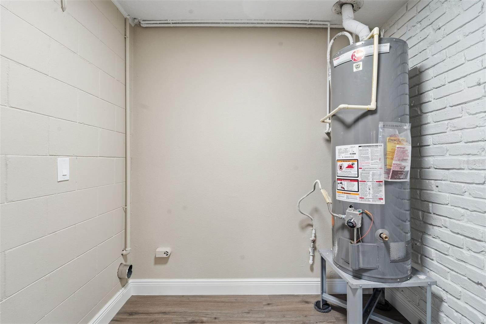 Image 35 of 52 For 843 Forester Avenue