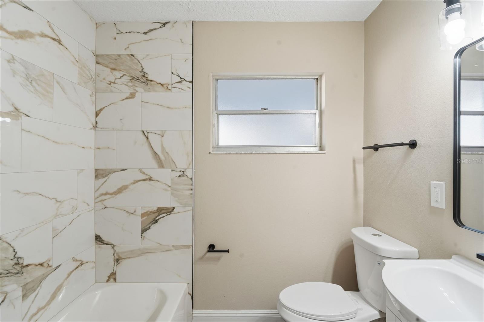 Image 36 of 52 For 843 Forester Avenue