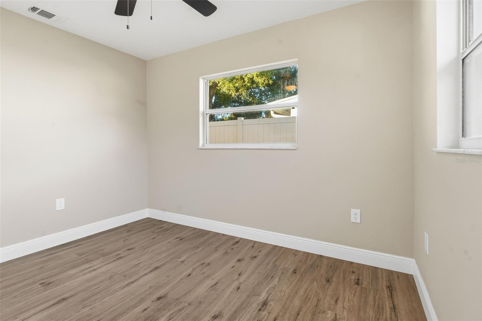 Image 39 of 52 For 843 Forester Avenue